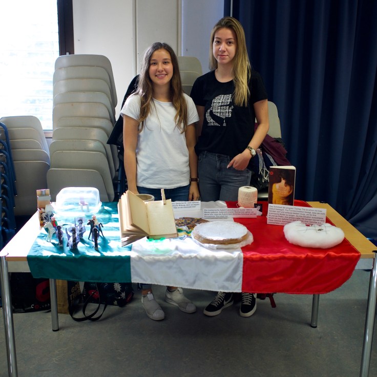 Chiara und Ivana mit Laura Esquivel: Bittersüsse Schokolade