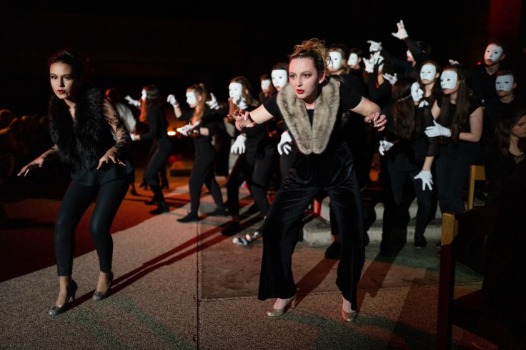 Eine von Hexen angezettelte Intrige bringt das Liebespaar auseinander.