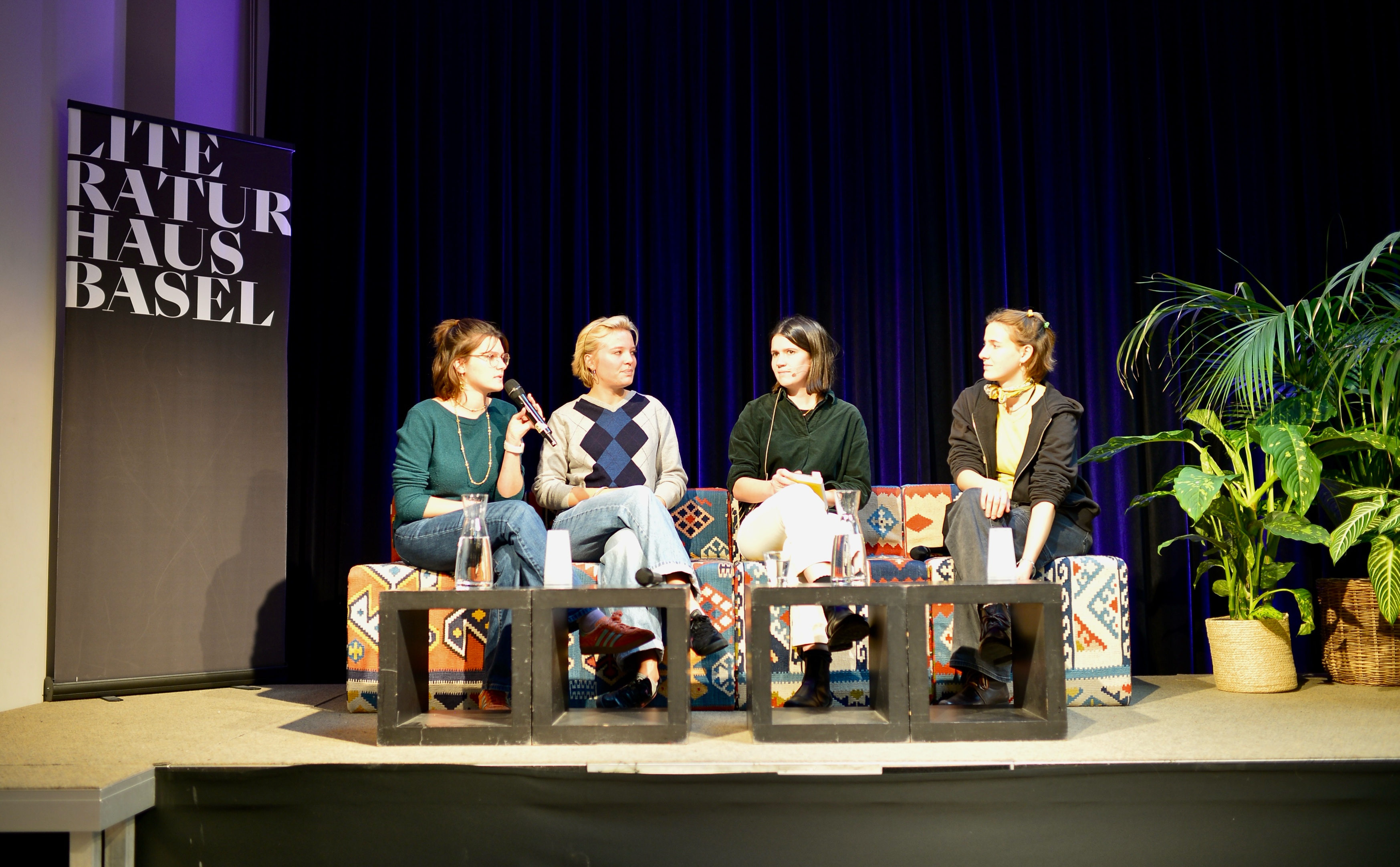 Diskussion mit der Autorin Anja Schmitter, 2. v. r.